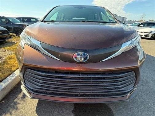 2021 Toyota Sienna LE