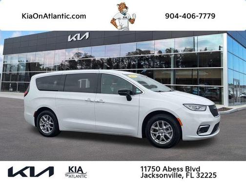 2025 Chrysler Pacifica Select