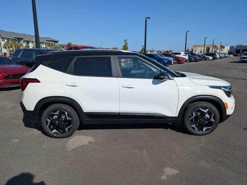 Clear White / Black Roof 2026 Kia Seltos S