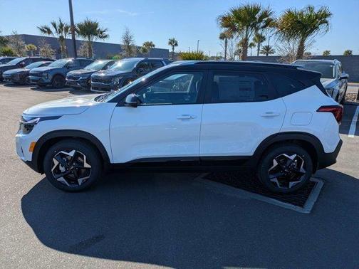 Clear White / Black Roof 2026 Kia Seltos S