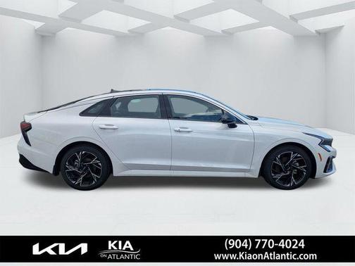 Snow White Pearl 2025 Kia K5 GT-Line