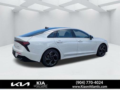 Snow White Pearl 2025 Kia K5 GT-Line