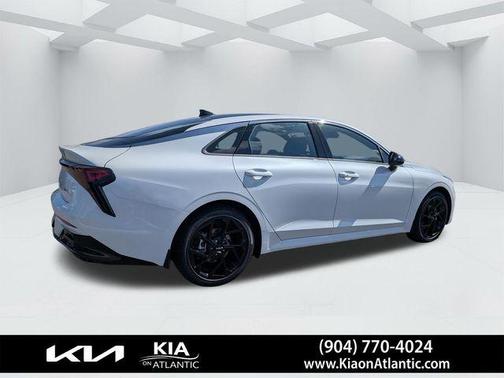Snow White Pearl 2026 Kia K5 GT-Line