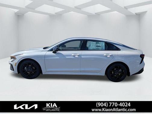 Snow White Pearl 2026 Kia K5 GT-Line