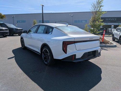 Snow White Pearl 2026 Kia K4 GT-LINE
