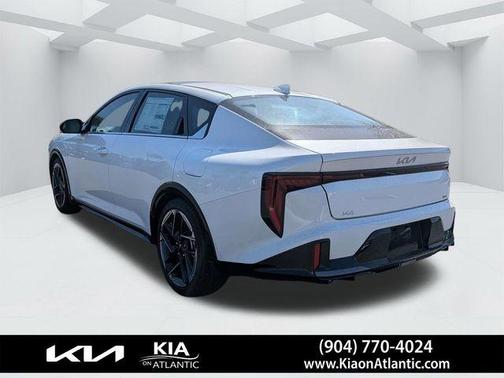 Snow White Pearl 2026 Kia K4 GT-LINE