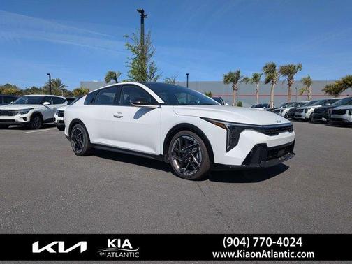 Snow White Pearl 2026 Kia K4 GT-LINE