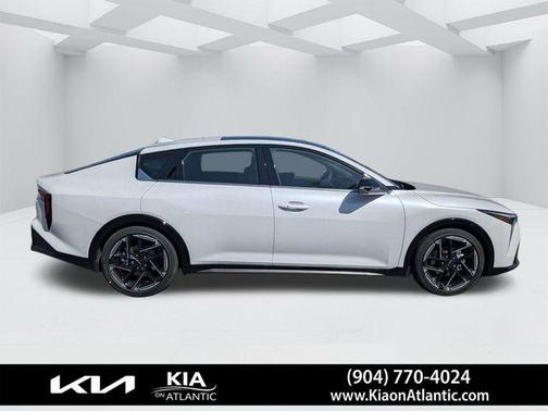Snow White Pearl 2026 Kia K4 GT-LINE