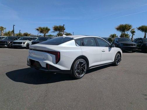 Snow White Pearl 2026 Kia K4 GT-LINE