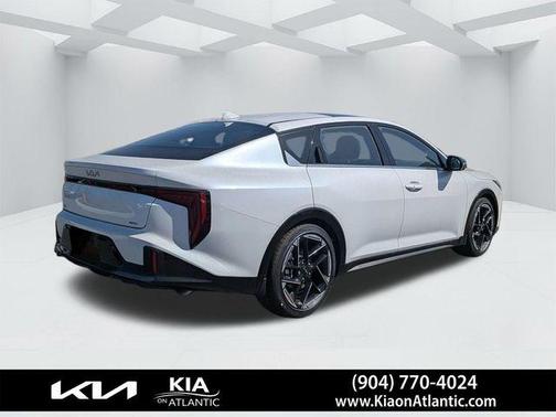 Snow White Pearl 2026 Kia K4 GT-LINE