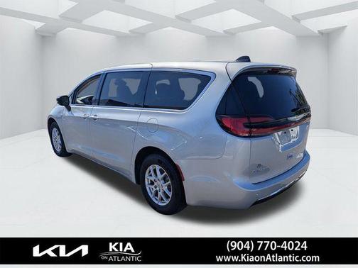 2024 Chrysler Pacifica Touring-L