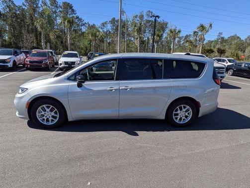 2024 Chrysler Pacifica Touring-L