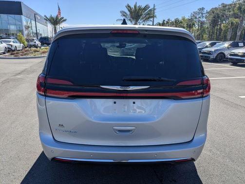 2024 Chrysler Pacifica Touring-L