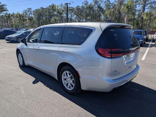 2024 Chrysler Pacifica Touring-L