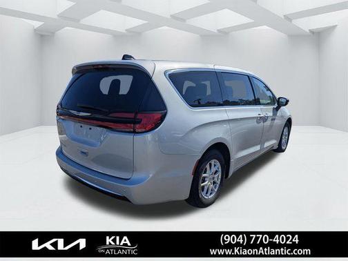 2024 Chrysler Pacifica Touring-L
