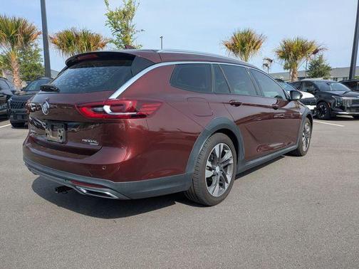 Rioja Red 2018 Buick Regal TourX Essence