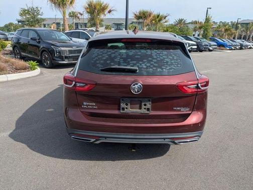 Rioja Red 2018 Buick Regal TourX Essence