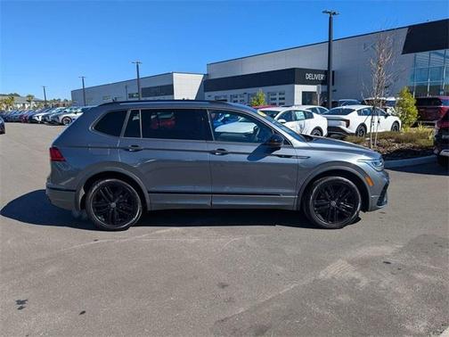 2022 Volkswagen Tiguan 2.0T SE R-Line Black