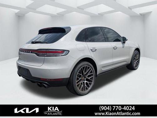 Volcano Grey Metallic 2020 Porsche Macan Base
