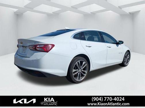 Summit White 2024 Chevrolet Malibu 2LT