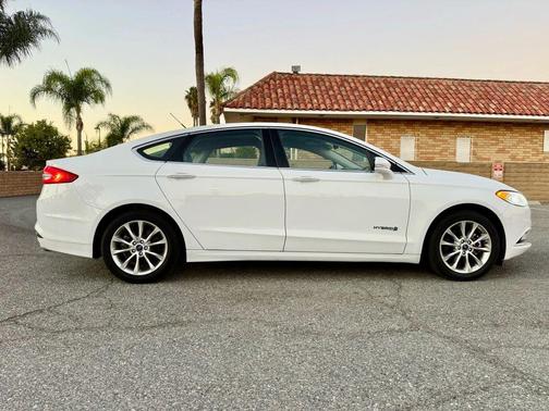 2017 Ford Fusion Hybrid SE