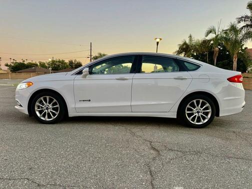 2017 Ford Fusion Hybrid SE