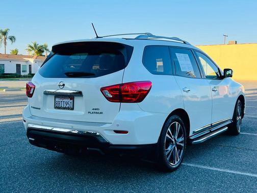 Pearl White 2018 Nissan Pathfinder Platinum