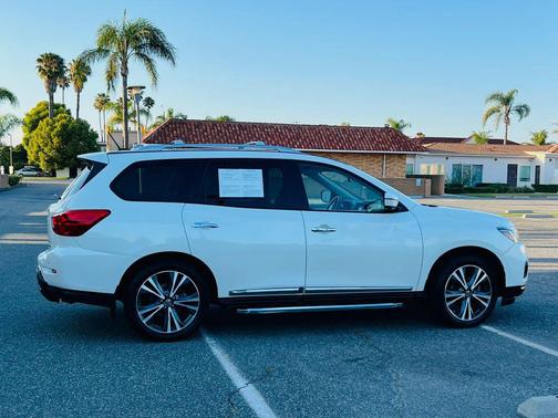 Pearl White 2018 Nissan Pathfinder Platinum