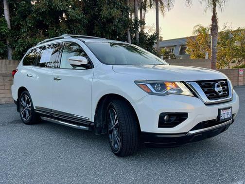 Pearl White 2018 Nissan Pathfinder Platinum