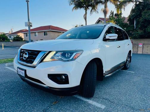 Pearl White 2018 Nissan Pathfinder Platinum
