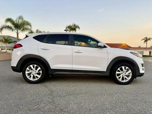 2020 Hyundai TUCSON SE