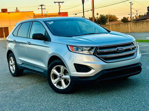 Ingot Silver Metallic 2017 Ford Edge SE