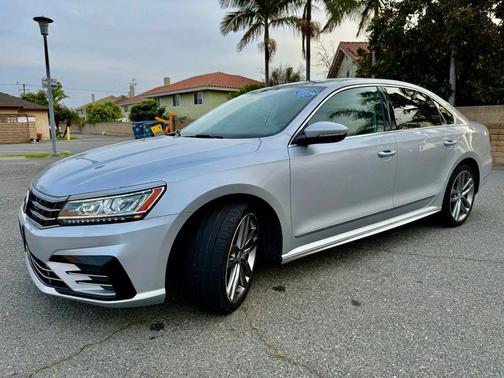 Reflex Silver Metallic 2016 Volkswagen Passat 1.8T R-Line
