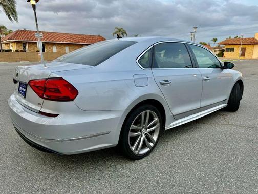 Reflex Silver Metallic 2016 Volkswagen Passat 1.8T R-Line