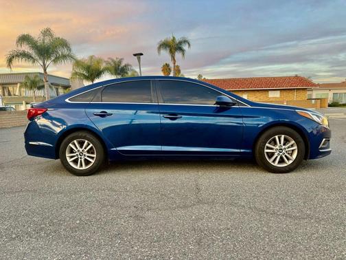 2017 Hyundai SONATA SE