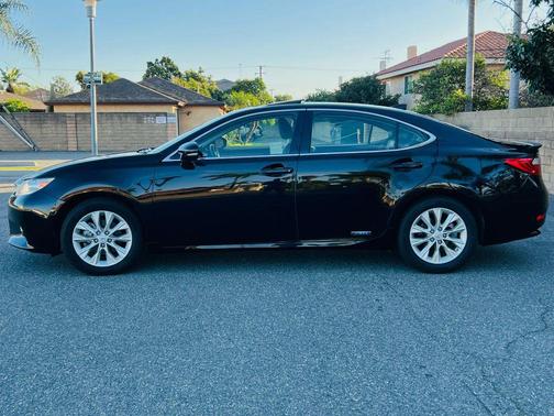 2015 Lexus ES 300h Base