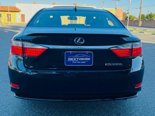 2015 Lexus ES 300h Base