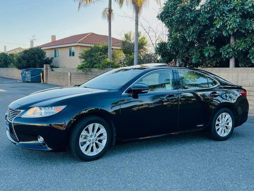 2015 Lexus ES 300h Base