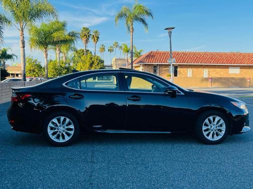 2015 Lexus ES 300h Base