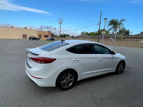 Quartz White Pearl 2017 Hyundai ELANTRA SE