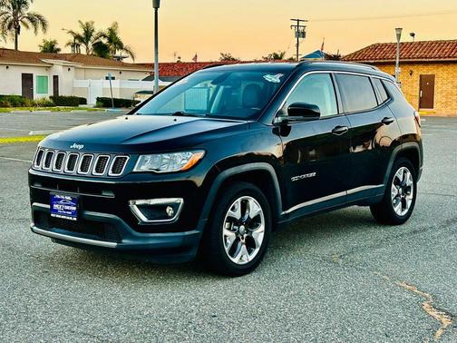 Diamond Black Crystal Pearlcoat 2019 Jeep Compass Limited