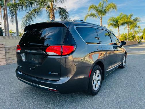 2018 Chrysler Pacifica Hybrid Touring L