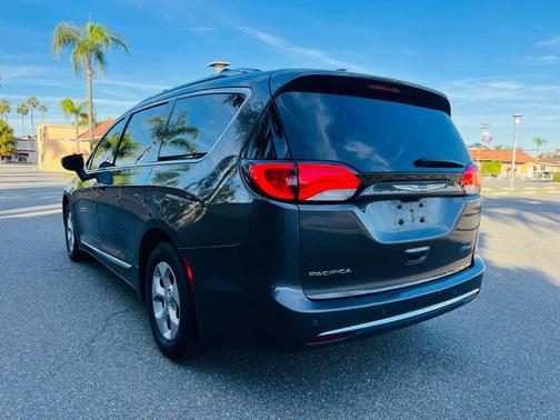 2018 Chrysler Pacifica Hybrid Touring L