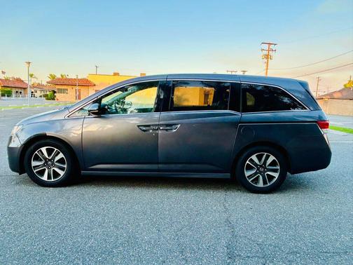 Modern Steel Metallic 2016 Honda Odyssey Touring Elite
