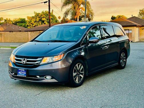 Modern Steel Metallic 2016 Honda Odyssey Touring Elite