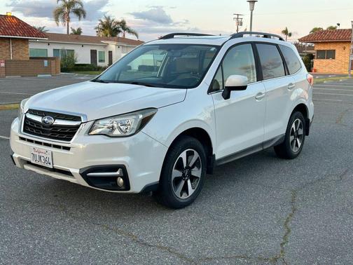 Crystal White Pearl 2017 Subaru Forester 2.5i Limited