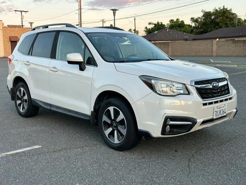 Crystal White Pearl 2017 Subaru Forester 2.5i Limited