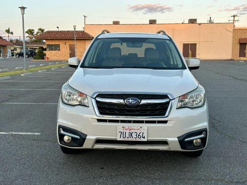 Crystal White Pearl 2017 Subaru Forester 2.5i Limited
