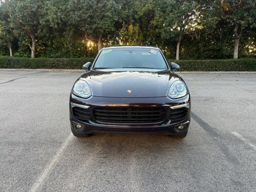 2017 Porsche Cayenne Platinum Edition