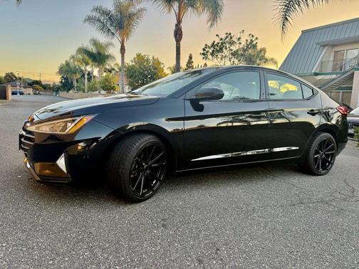 2019 Hyundai ELANTRA SE